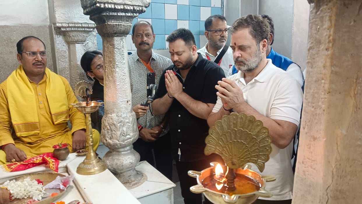 Bihar News: Rahul Gandhi Offers Prayers at World-Famous Deo Surya Mandir, Writes in Visitor Register