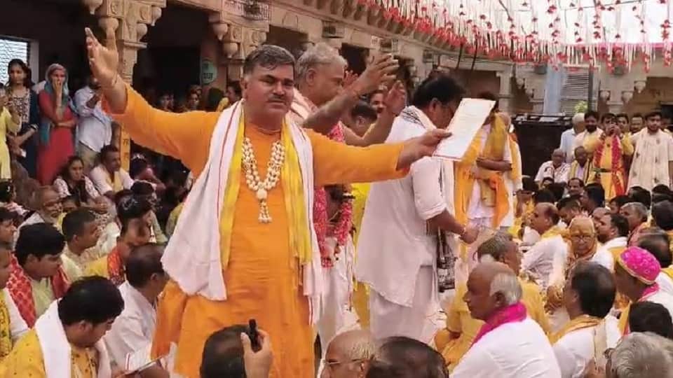 Nandotsav was celebrated on occasion of Shri Krishna Janmashtami in nandgaon in Mathura