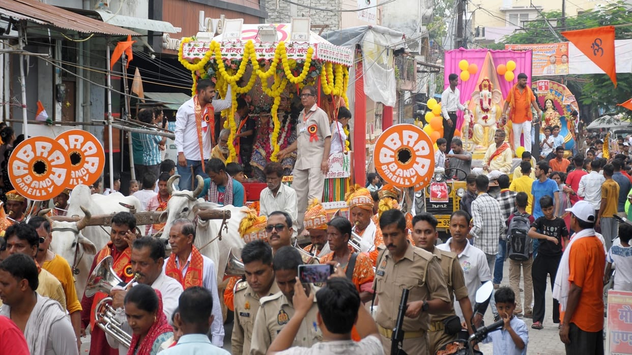 Nandlal came out on a bullock cart in Dadhikando procession in Bareilly