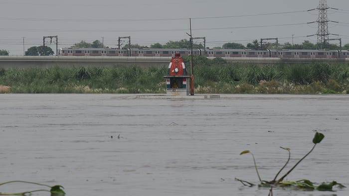Yamuna crosses danger mark All gates of Hathinikund Barrage opened