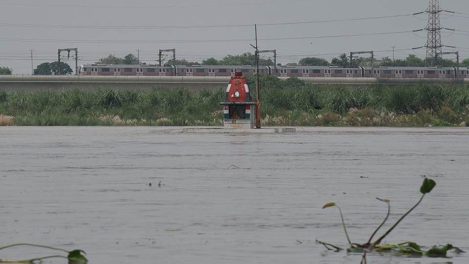 4.7 km long flood protection wall to be built from Majnu ka Tila to Loha Pul in delhi
