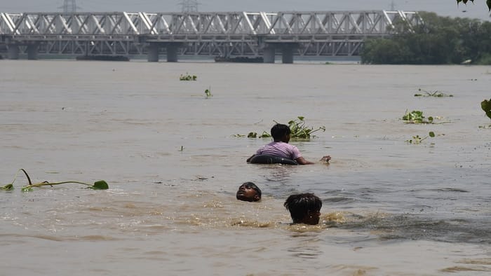 Yamuna crosses danger mark All gates of Hathinikund Barrage opened