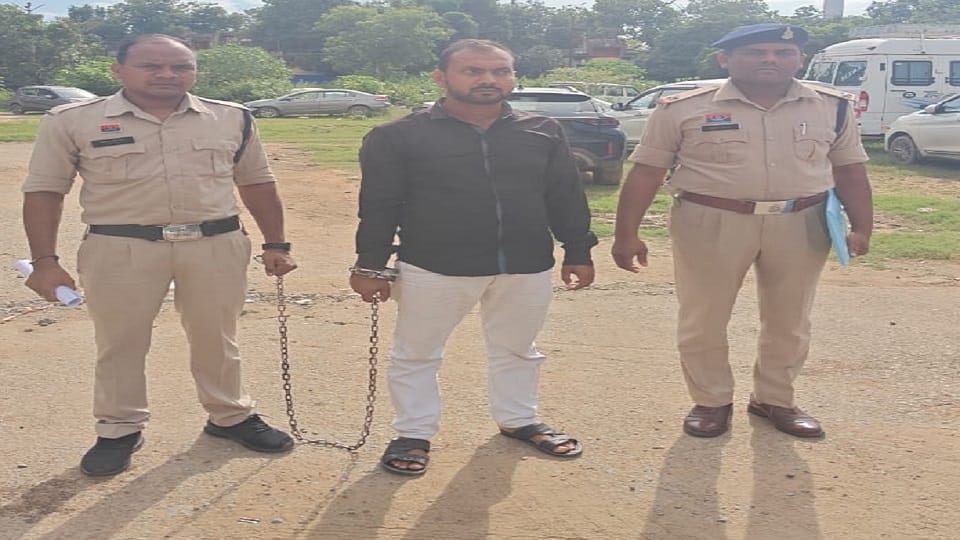 Girlfriend murdered by strangulation got a report written stating death due to snake bite in Korba