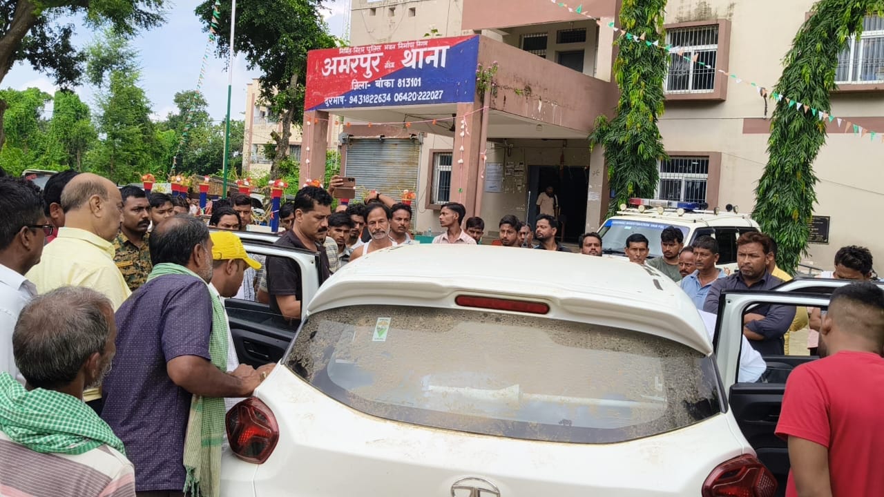 अमरपुर में हत्या के बाद मचा हंगामा।
