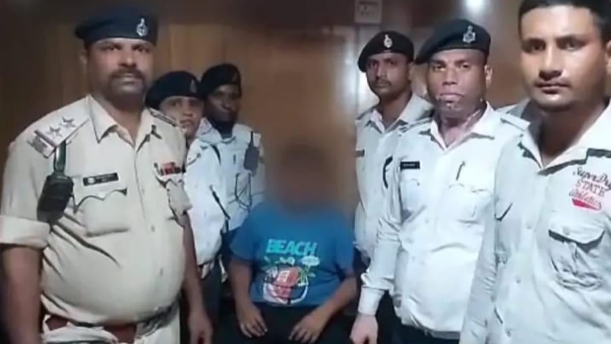 Bihar News : Professor's son kidnapped child jumped out of car bihta patna bihar police
