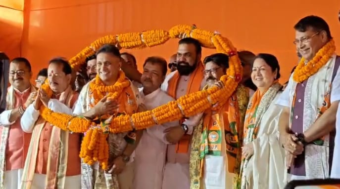 Bihar Election: भाजपा में शामिल हुए आनंद मिश्रा, नागमणि, आशुतोष कुमार; पूर्व IPS ने कहा- टिकट के लिए नहीं आया