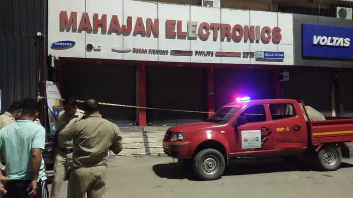 Fire breaks out in electronics showroom in Delhi, four people including three women die due to suffocation