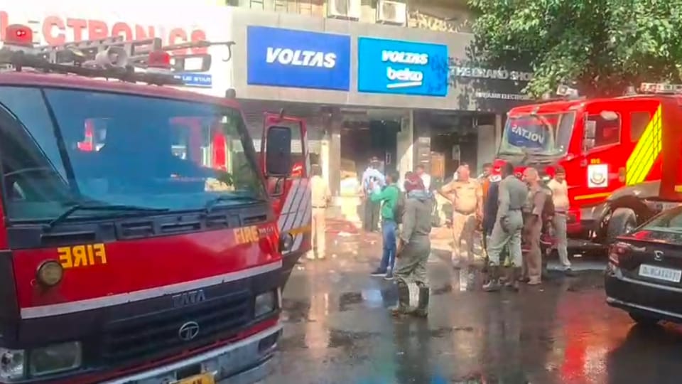 Delhi fire Four killed Amandeep wanted to quit her job mother had asked her to stay till Diwali