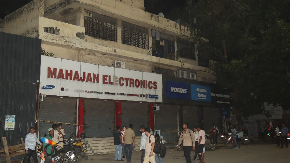 Delhi Fire News A month and a half ago showroom caught fire owner did not learn any lesson