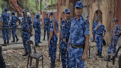 अलीगढ़ मुस्लिम यूनिवर्सिटी: बाब-ए-सैयद पर हनुमान चालीसा पाठ का एलान, फोर्स तैनात, पुलिस-प्रशासन मुस्तैद Announcement of Hanuman Chalisa Path in AMU