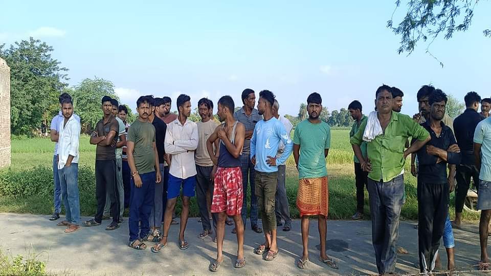 father killed his daughter by stabbing her 13 times with an axe due to a love affair In Firozabad