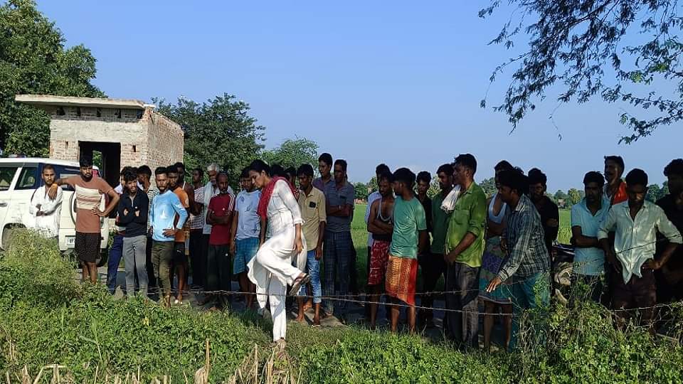 father killed his daughter by stabbing her 13 times with an axe due to a love affair In Firozabad