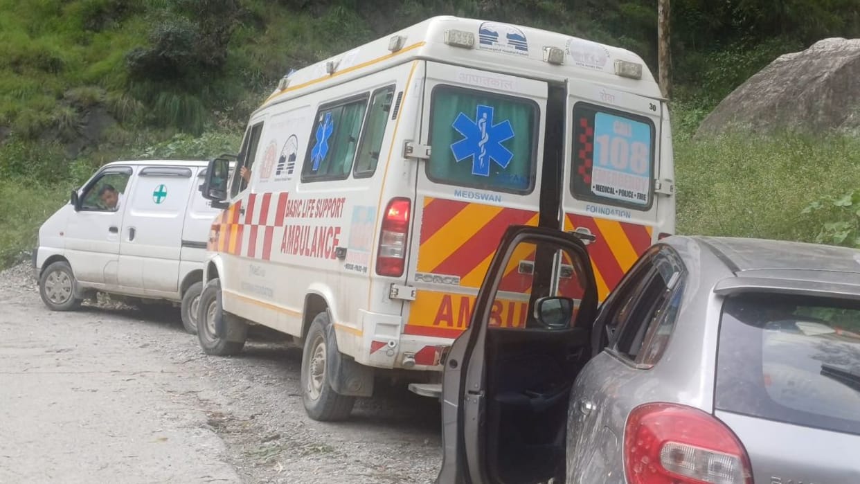 Himachal Sonipat girl kept groaning in pain for one and a half hours in 108 ambulance Landslide Kullu
