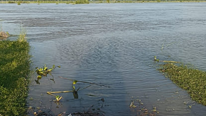 Kanpur: Ganga is overflowing, hundreds of acres of crops are submerged