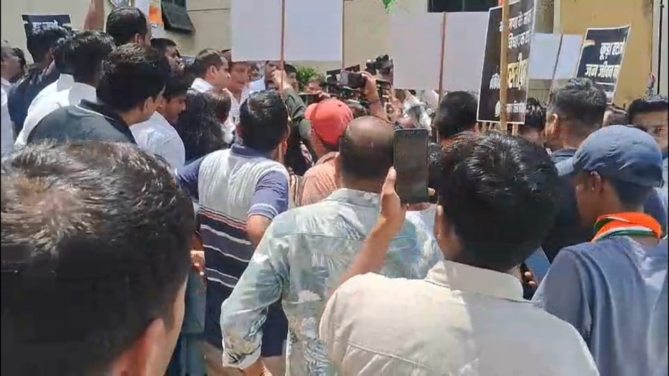 Congress protests in front of Municipal Corporation office Raj Babbar is leading the protest in Gurugram
