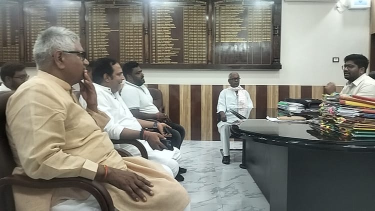 Bihar: मुंगेर में वोटर अधिकार यात्रा को लेकर संशय, ठहराव स्थल की तलाश में जुटे नेता; प्रशासन पर लगाया ये आरोप