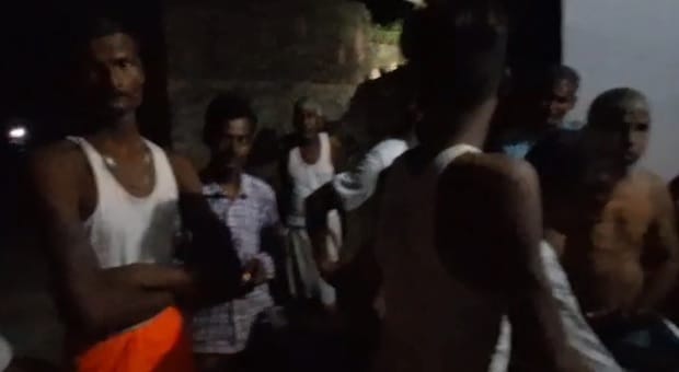 Kanpur The young man broke the mobile while talking then committed suicide by hanging himself from a tree
