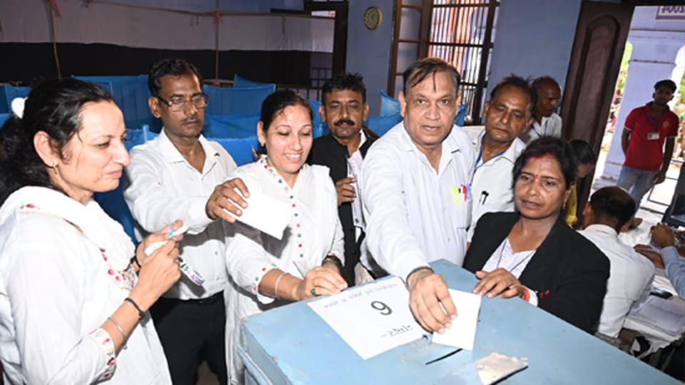 Kanpur: 74.1 percent voting in Lawyers Association elections,ballot boxes sealed under supervision of officers