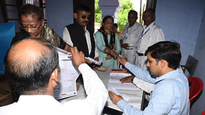 Kanpur: 74.1 percent voting in Lawyers Association elections,ballot boxes sealed under supervision of officers