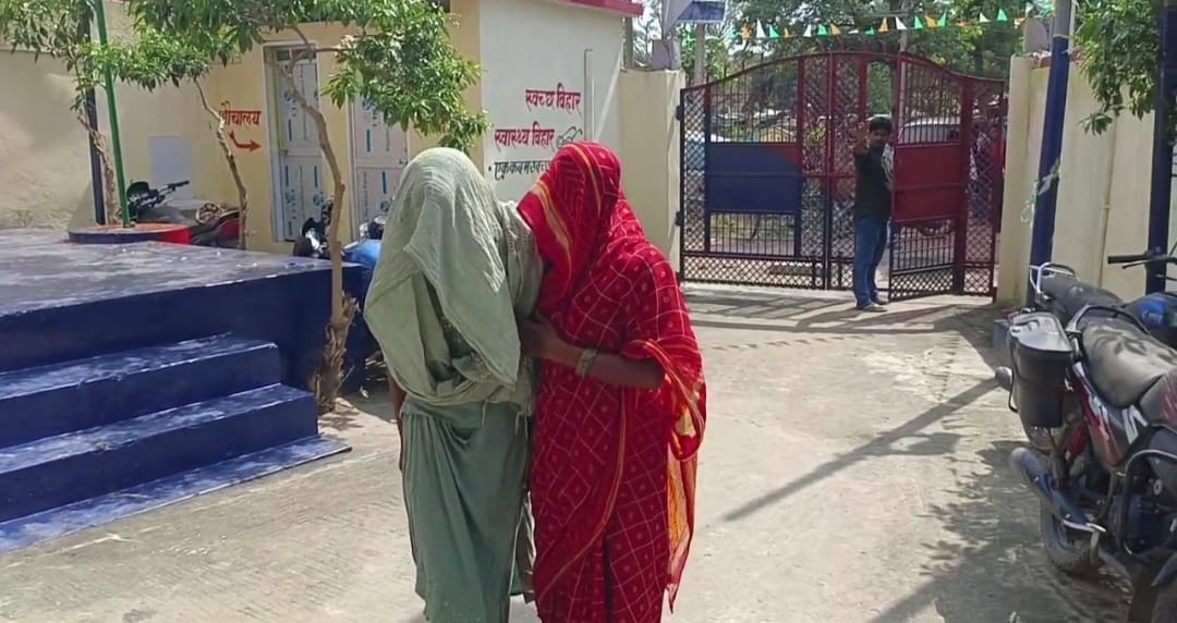 समस्तीपुर में नाबालिग लड़की की मां परेशान। पति परदेस में काम करता है।