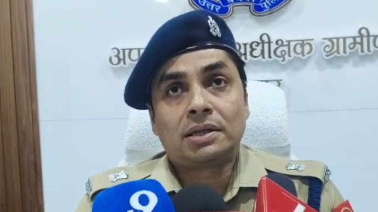 Eight policemen suspended in Jaunpur in case of viral video of dancing in police station on Janmashtami