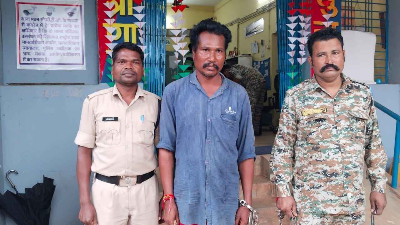 पुलिस की गिरफ्त में आरोपी