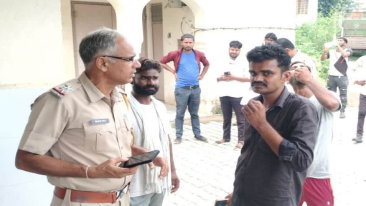 Jhunjhunu News: Youth’s Body Found on Roadside, Mobile and Clothes Missing; Family Suspects Murder