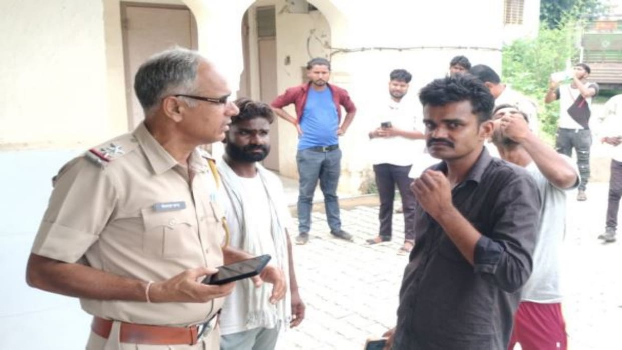 Jhunjhunu News: Youth’s Body Found on Roadside, Mobile and Clothes Missing; Family Suspects Murder