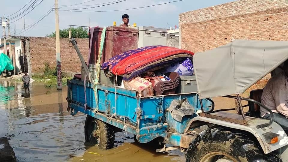 flood in up mathura in worst condition due to yamuna water level rise