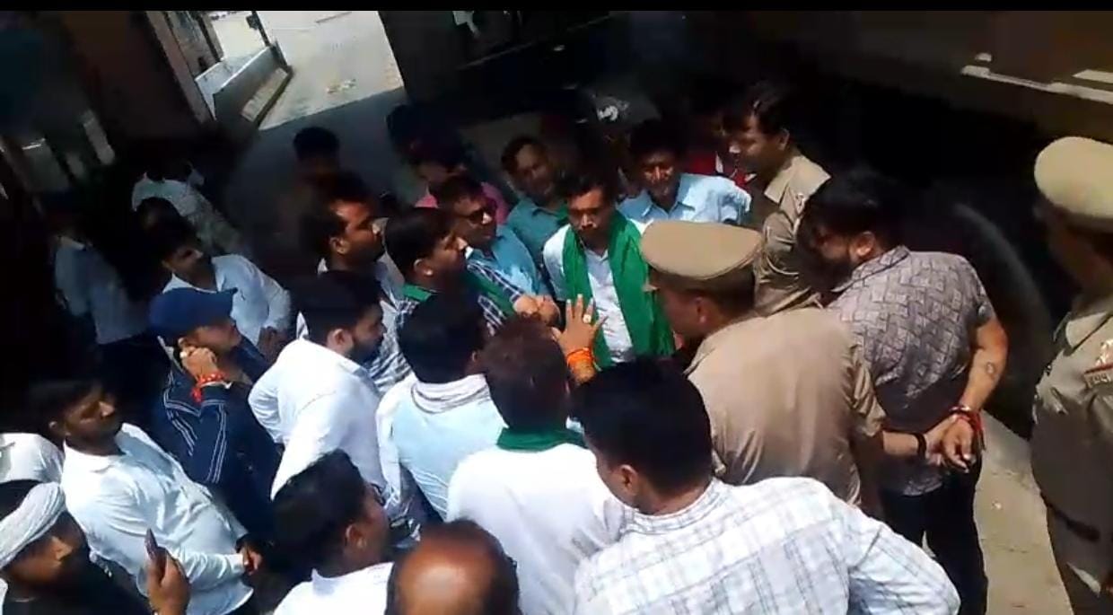 Chaos at toll plaza in UP employees assaulted
