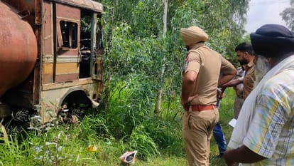 Hand Grenade Found In Tarn Taran Near Condemned Truck Parked For Years -  Amar Ujala Hindi News Live - पंजाब को दहलाने की साजिश:तरनतारन में मिला हैंड  ग्रेनेड, वर्षों से खड़े कंडम