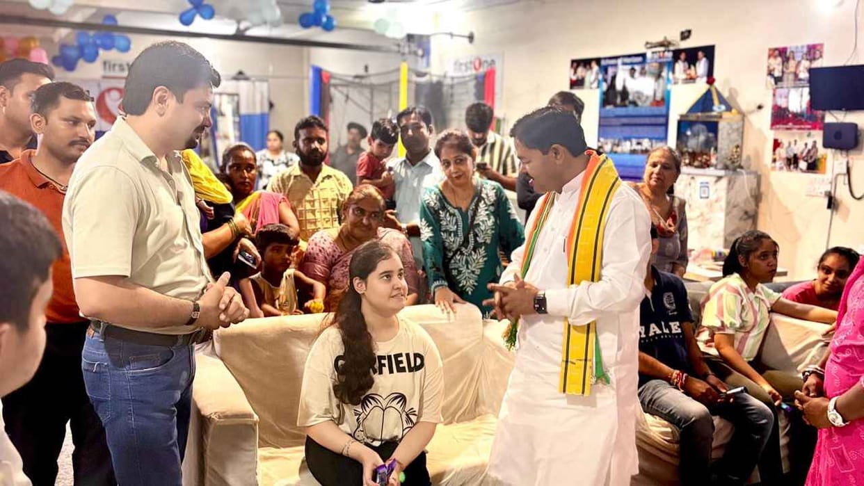 Union Minister of State met disabled children in Noida