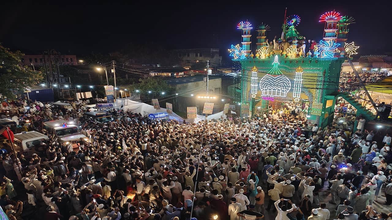 Urs-e-Razvi Work for the progress of the country spread love message gave from Dargah Ala Hazrat