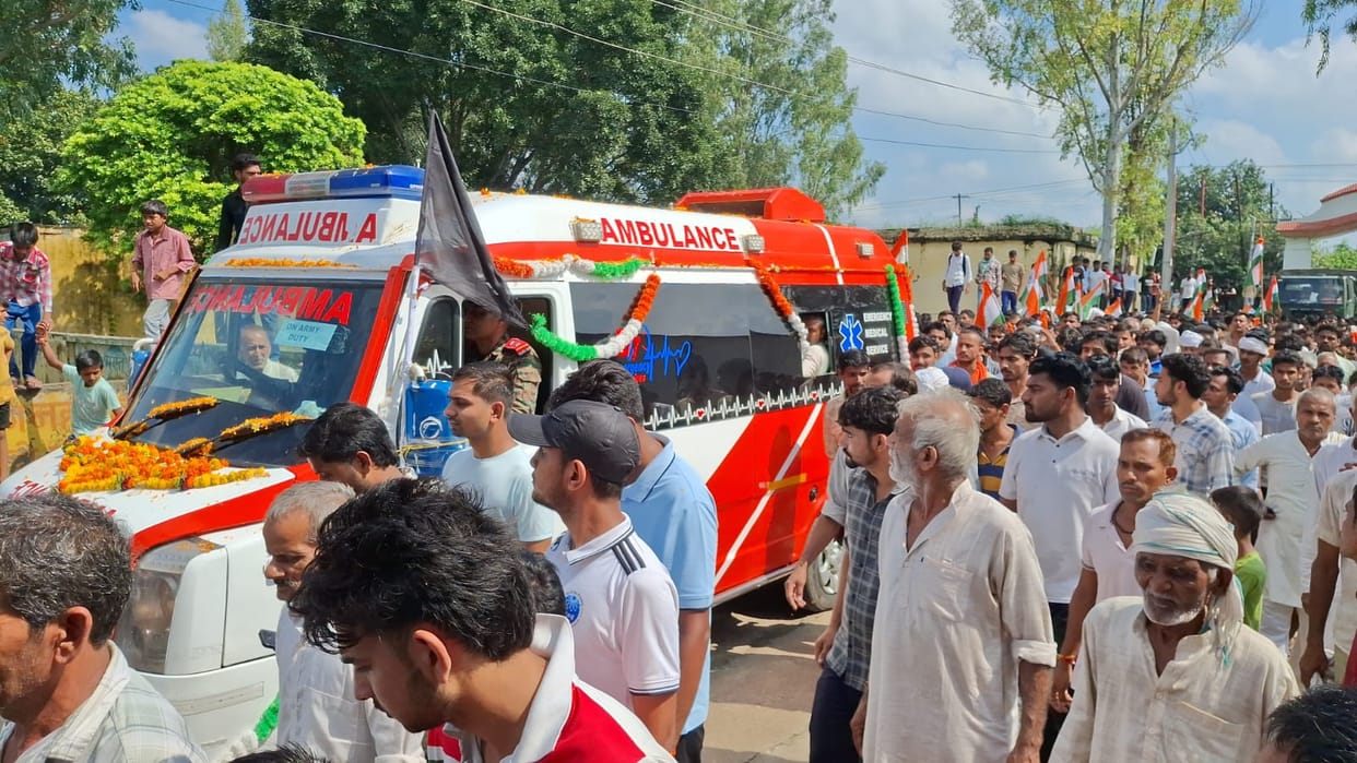 Agneeveer Nitin Prajapati Cremated with Full Military Honors in Kairana, Thousands Pay Tribute