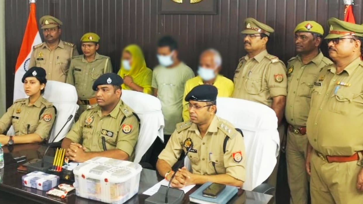 Varanasi News accused including woman arrested with smack worth 10 lakh rupees WhatsApp chat