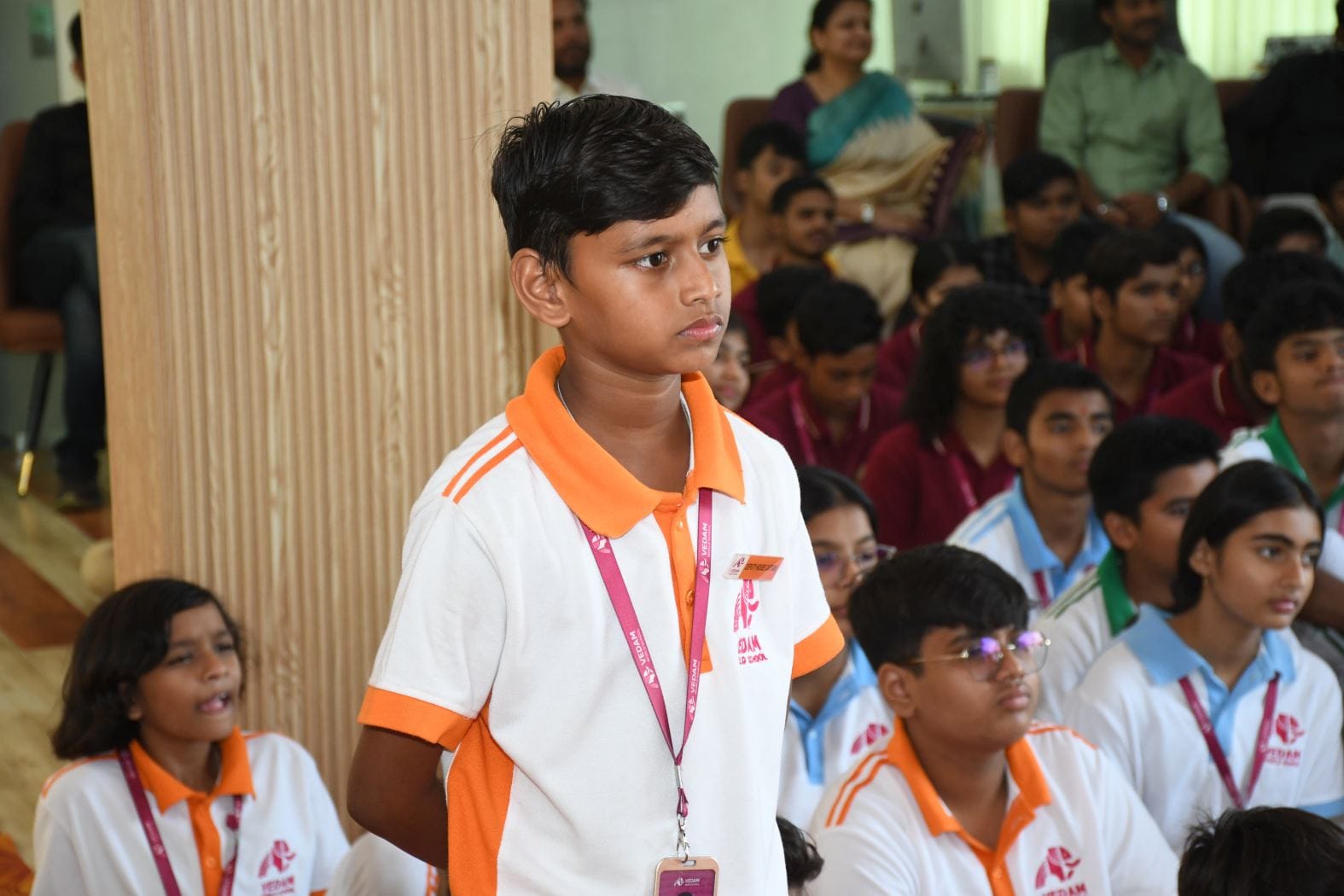 Vedam School: District Magistrate gave the mantra of success to the children, curiosity and eagerness was seen