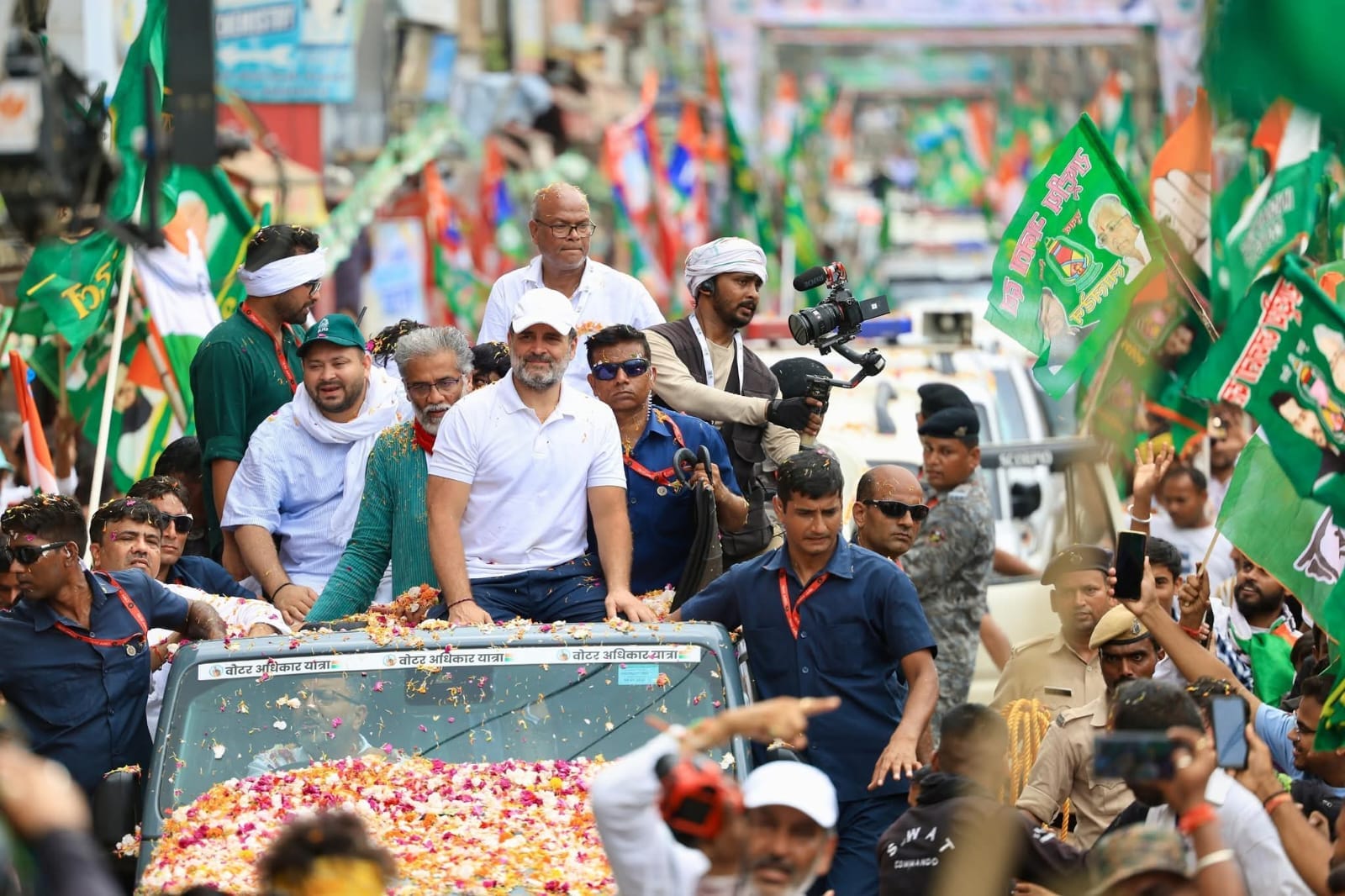 बिहार में वोट अधिकार यात्रा: राहुल गांधी और तेजस्वी यादव का भाजपा व चुनाव आयोग पर हमला