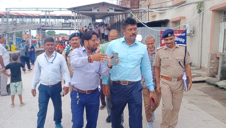 Bihar: पीएम नरेंद्र मोदी के गया जी आगमन को लेकर रेल प्रशासन अलर्ट, डीआरएम ने तैयारियों का लिया जायजा