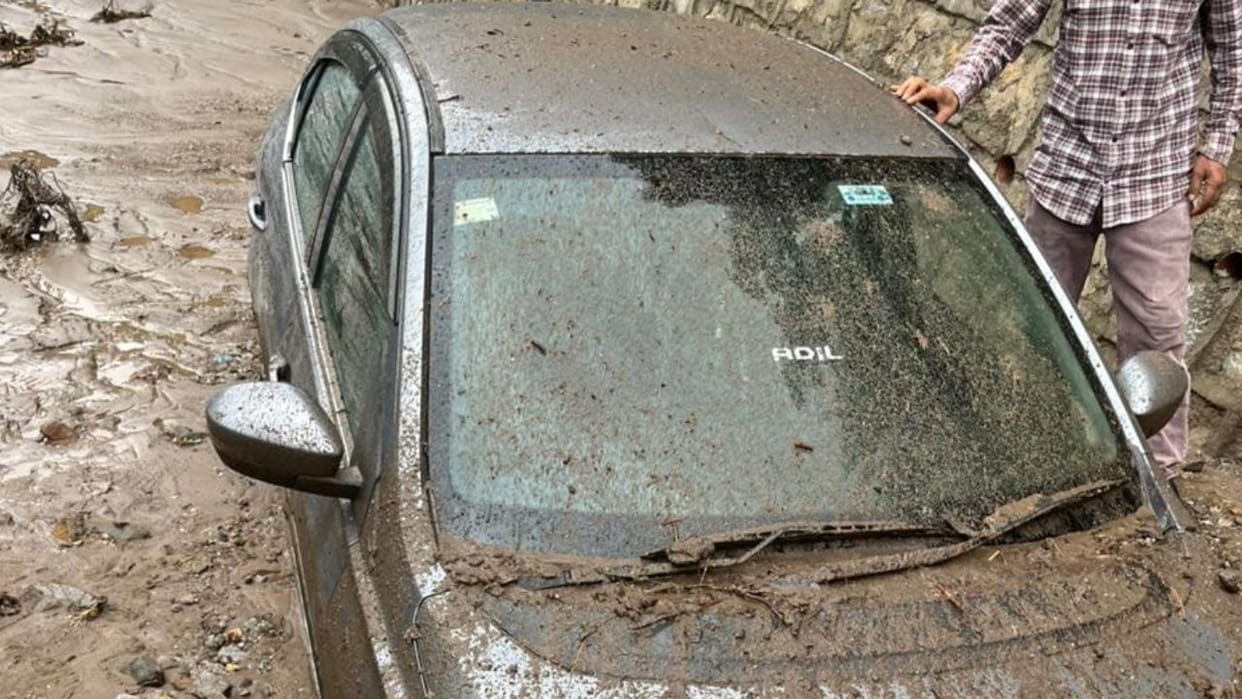 Landslide wreaks havoc near Kishtwar, vehicles buried under debris, holiday declared in schools