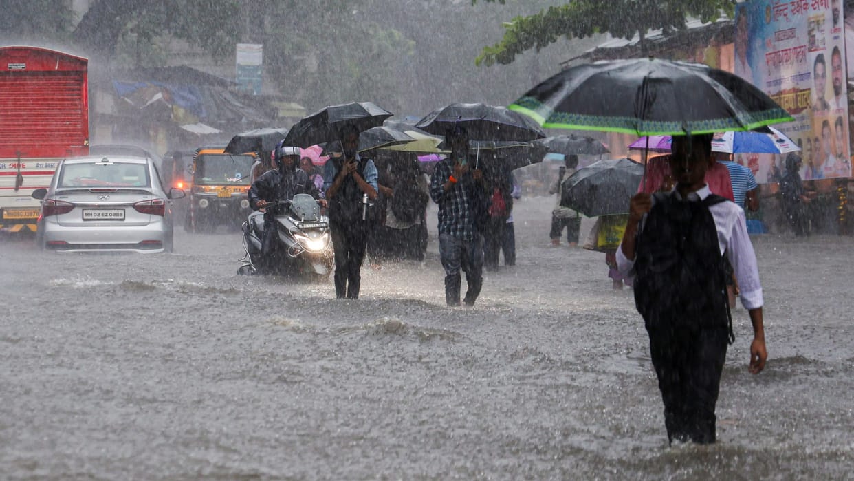 Heavy rain alert in many states including Delhi-NCR Situation is dire in Rajasthan, Jammu Kashmir know updates