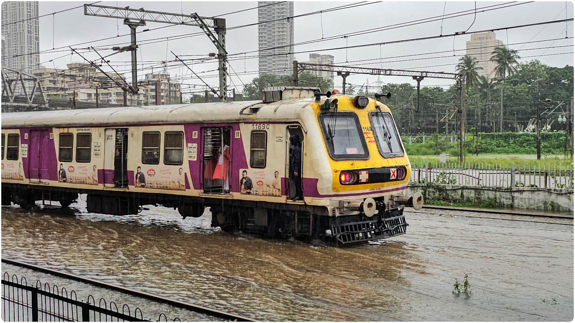 वडाला में लोकल ट्रेन सेवा बाधित