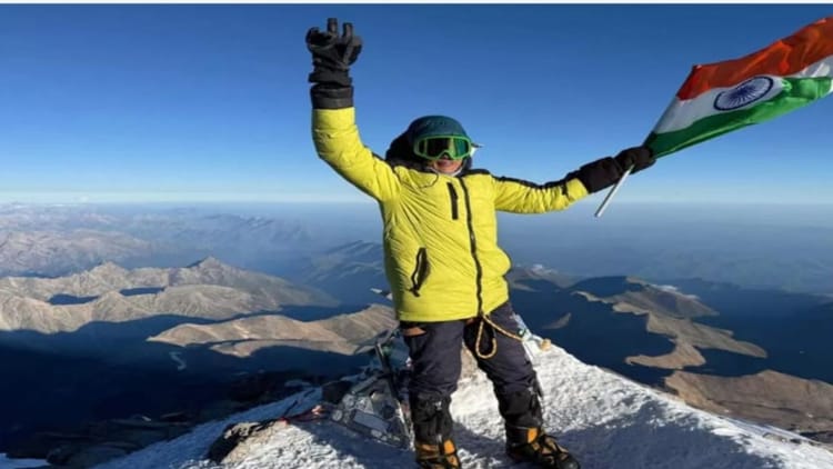 Bihar News: भागलपुर की बेटी नमिता ने माउंट एल्ब्रस पर फहराया तिरंगा, रचा नया कीर्तिमान; देश हुआ गौरवान्वित