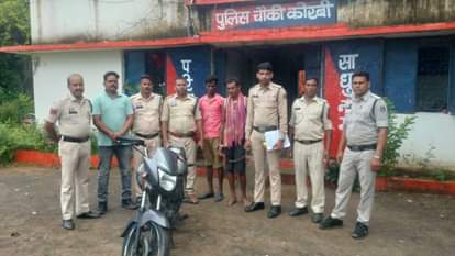 पुलिस की गिरफ्त में आरोपी