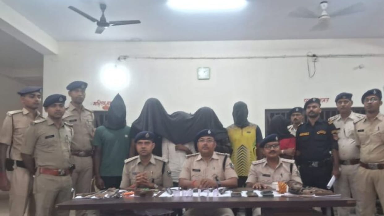 Bihar: 6 criminals arrested with weapons before robbery in Katihar