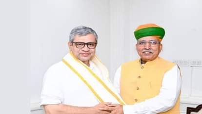 रेल मंत्री अश्विनी वैष्णव के साथ अर्जुनराम मेघवाल