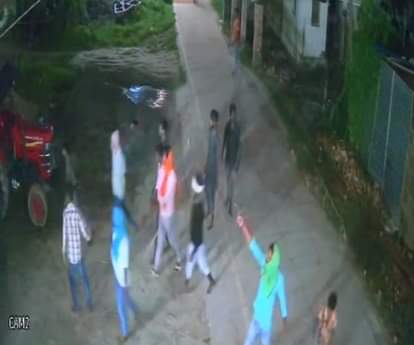 राजद के पूर्व जिला अध्यक्ष के घर पर देर रात ताबड़तोड़ फायरिंग करते हुए आरोपी।