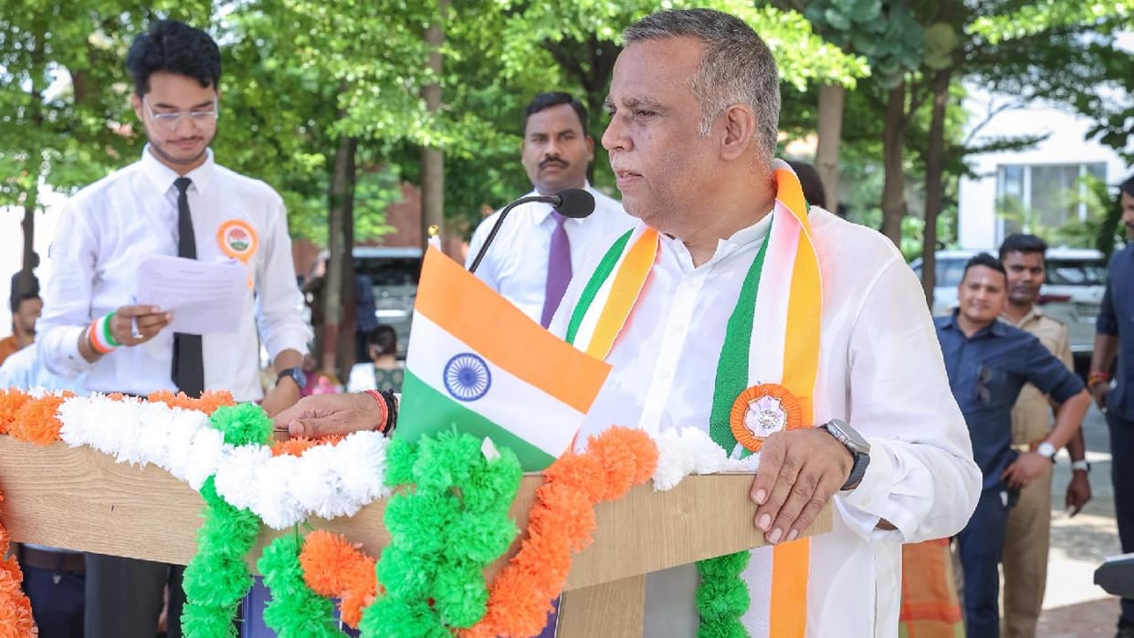 Rajesh Singh Dayal Foundation and Kunwar Global School celebrated Independence Day at Raj Bhavan