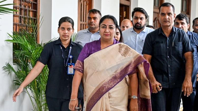 Centre Removes Crpf From Delhi Cm Rekha Security And Delhi Police Gets Responsibility – Amar Ujala Hindi News Live