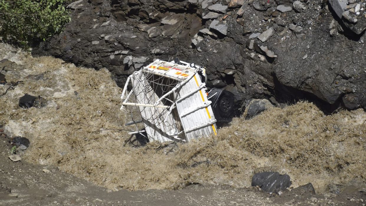 Bad weather in Himachal took 4 died two drowned Una submerged again Know Thursday Update