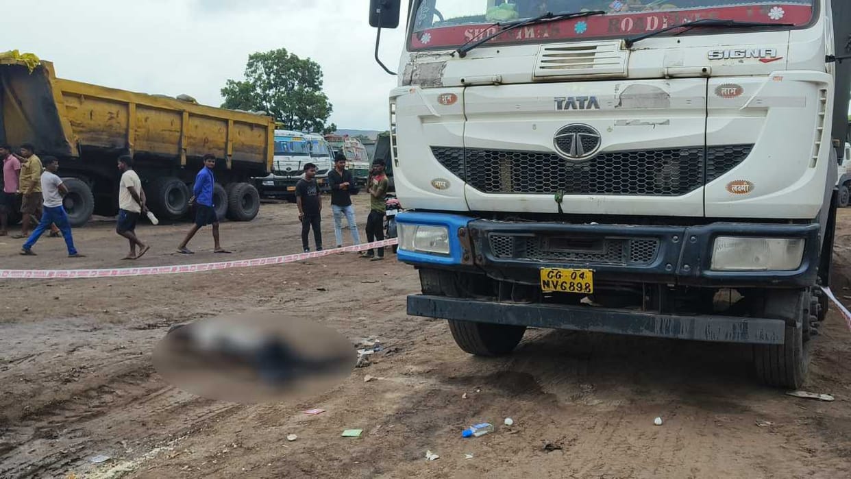 Driver dies under suspicious circumstances in a trailer parking in Raigad